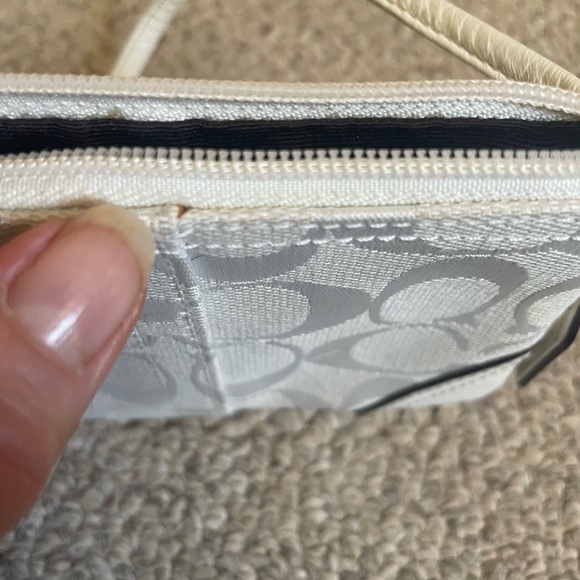 Coach White small wristlet - Picture 7 of 8